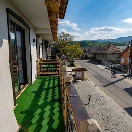 Hotel La Conacul Vesel Săpînţa Esterno foto