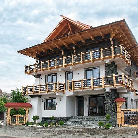 Hotel La Conacul Vesel Săpînţa Esterno foto