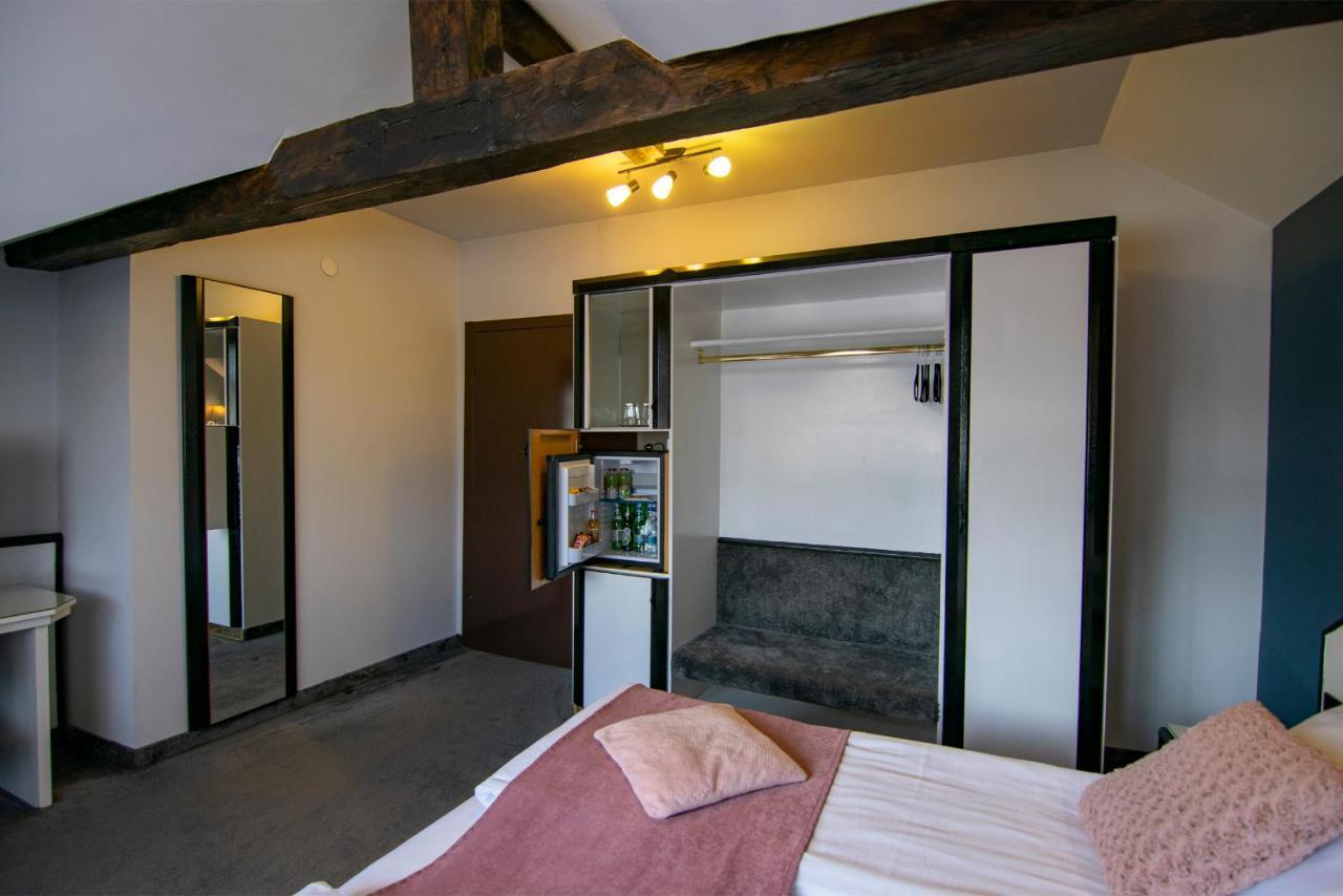 Hotel La Conacul Vesel Săpînţa Esterno foto