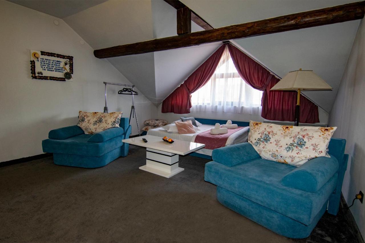 Hotel La Conacul Vesel Săpînţa Esterno foto