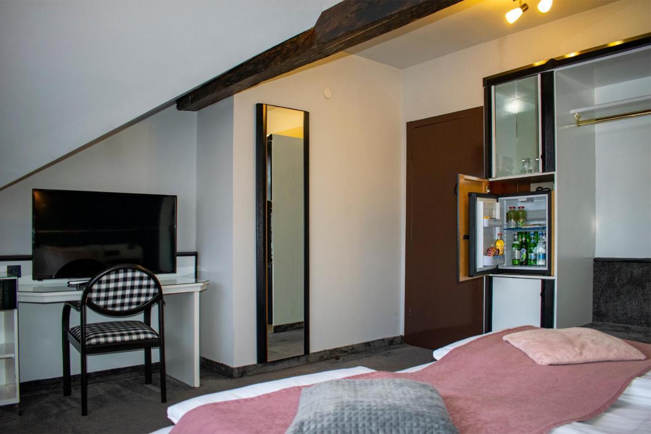 Hotel La Conacul Vesel Săpînţa Esterno foto