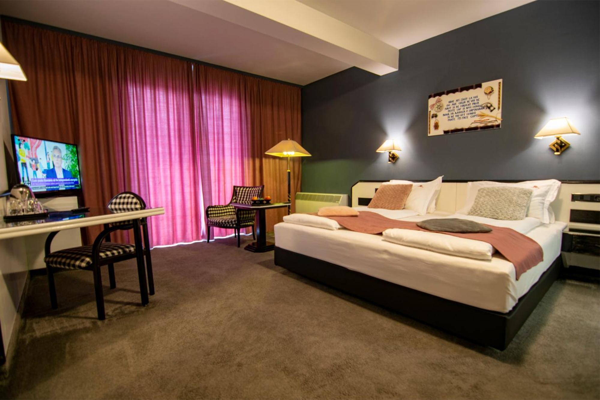 Hotel La Conacul Vesel Săpînţa Esterno foto