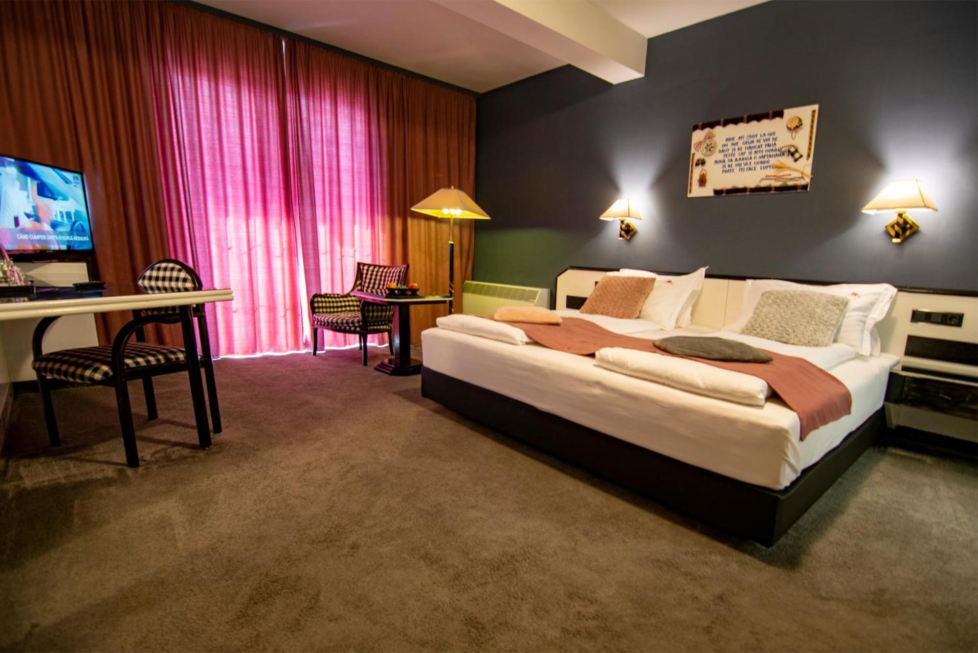 Hotel La Conacul Vesel Săpînţa Esterno foto