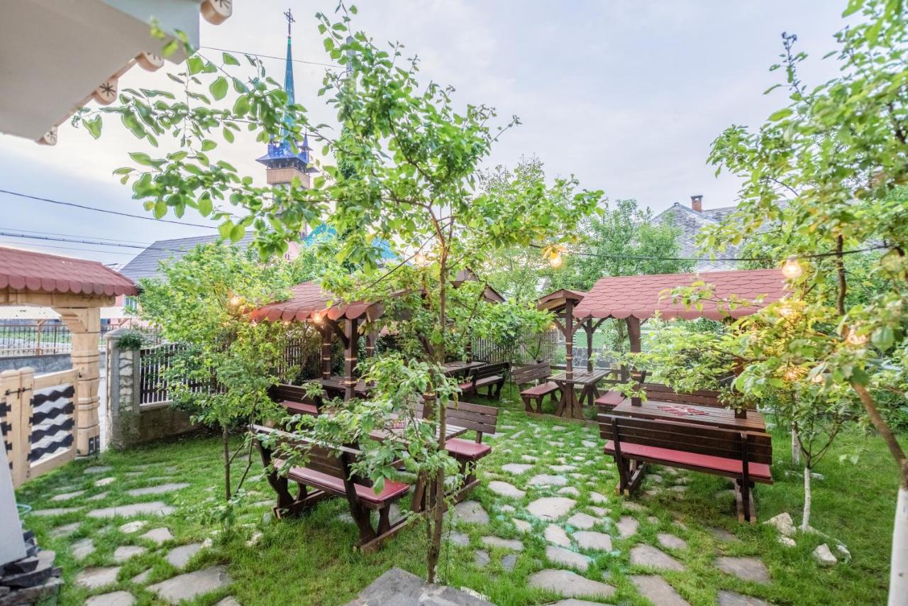Hotel La Conacul Vesel Săpînţa Esterno foto