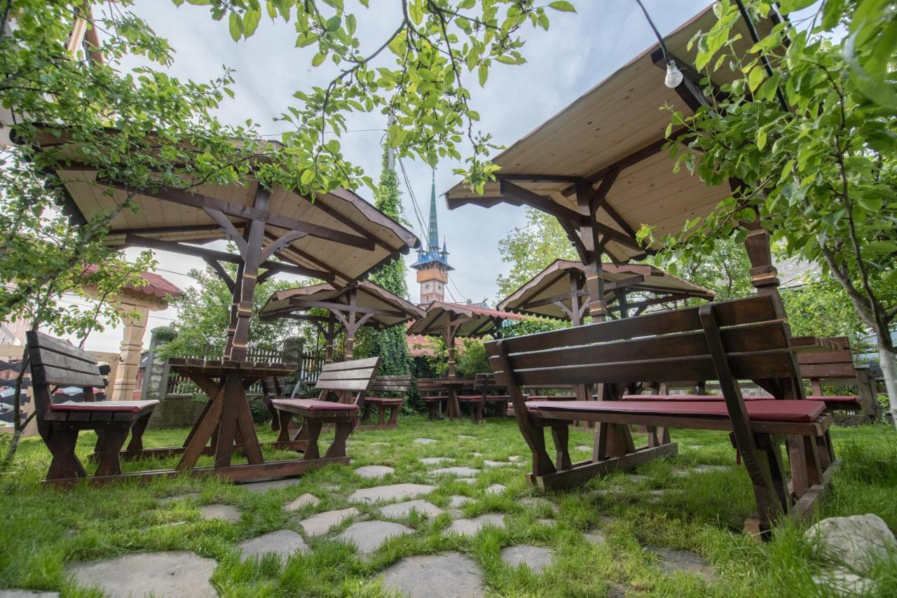 Hotel La Conacul Vesel Săpînţa Esterno foto