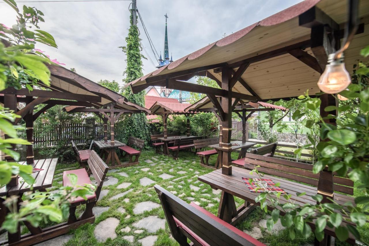 Hotel La Conacul Vesel Săpînţa Esterno foto