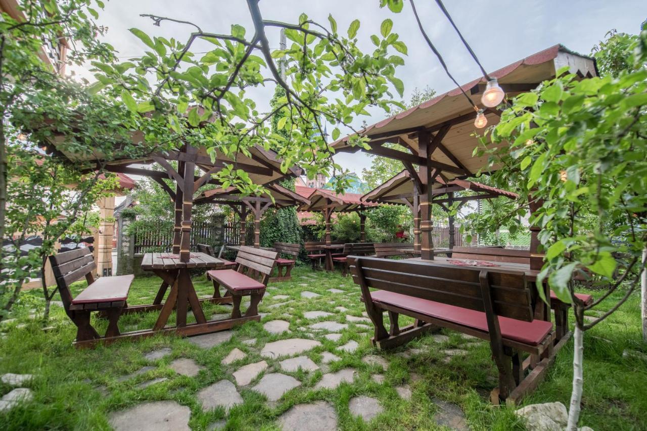 Hotel La Conacul Vesel Săpînţa Esterno foto