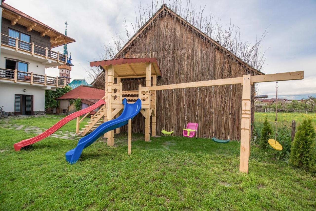Hotel La Conacul Vesel Săpînţa Esterno foto